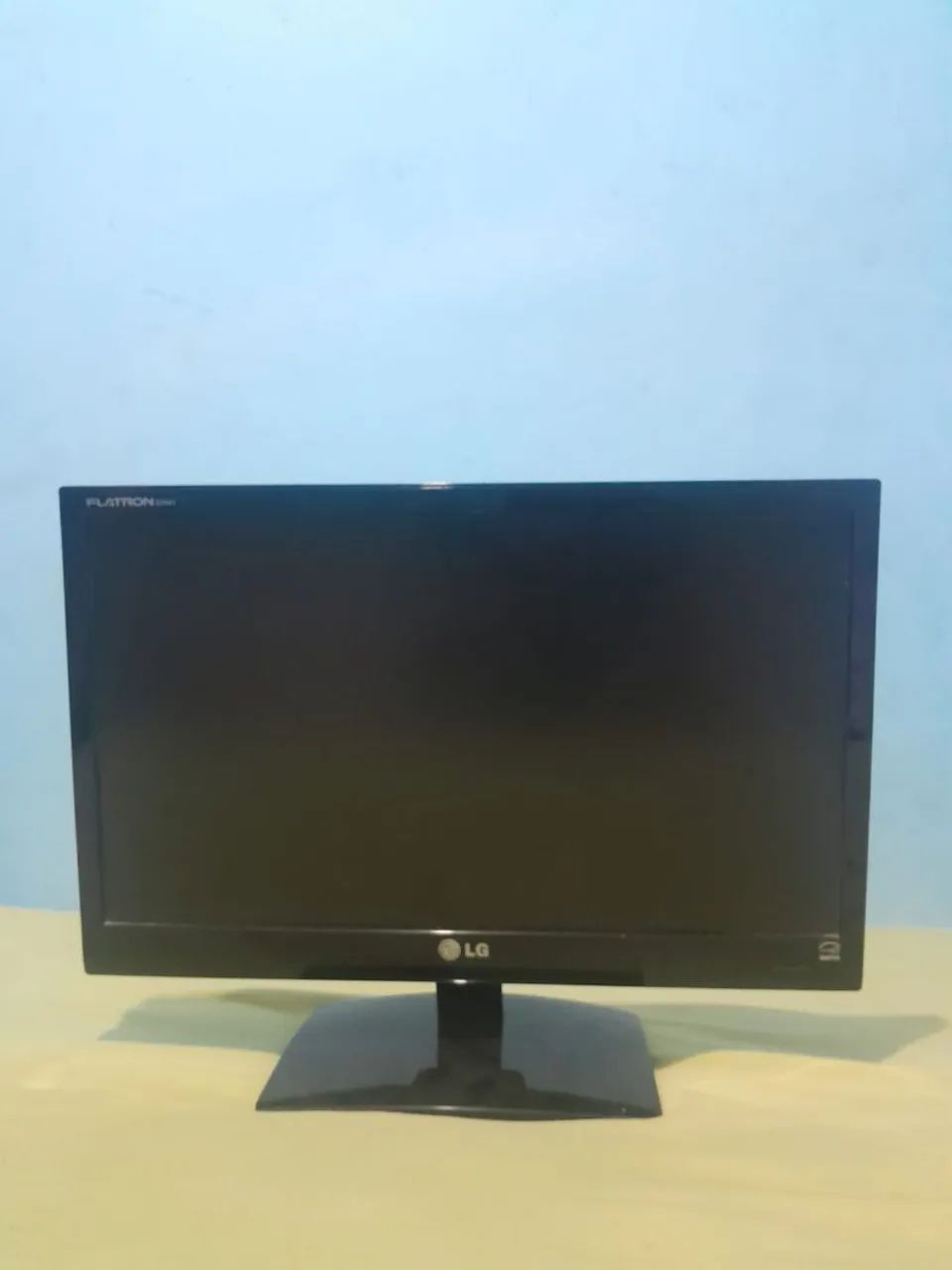 Monitor LG Flatron Lcd 20 polegadas Widescreen E2041s preto 127/220v