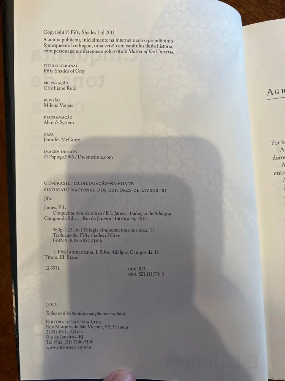 Livro Cinquenta Tons de Cinza - Foto 4