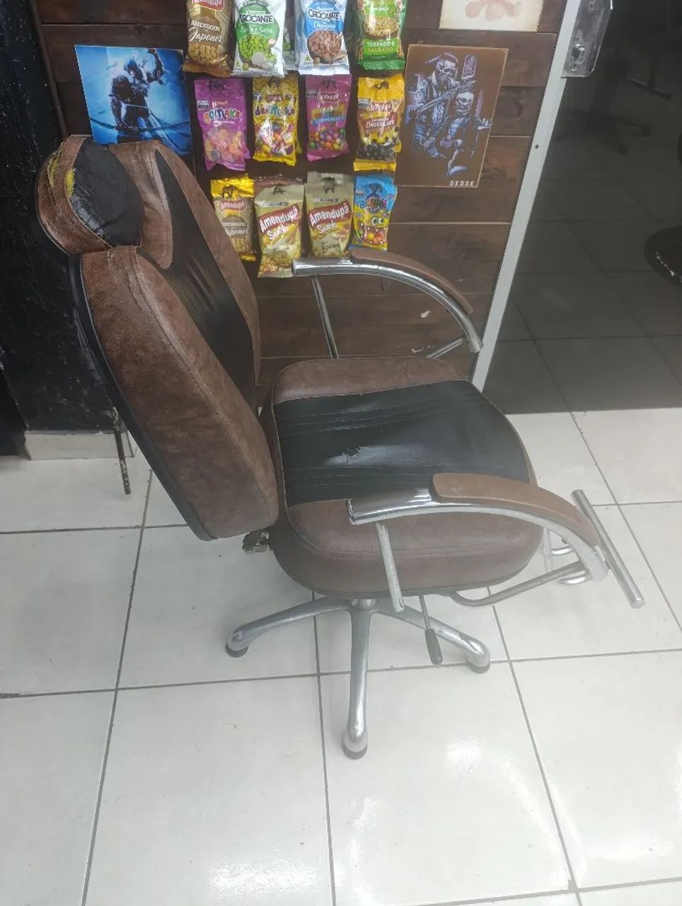 Cadeira de barbeiro usada
