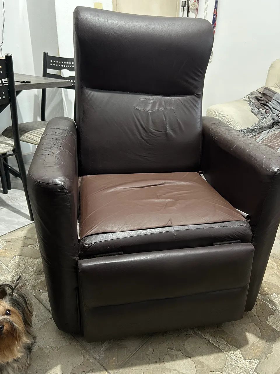 Poltrona Courino com avarias - Foto 3