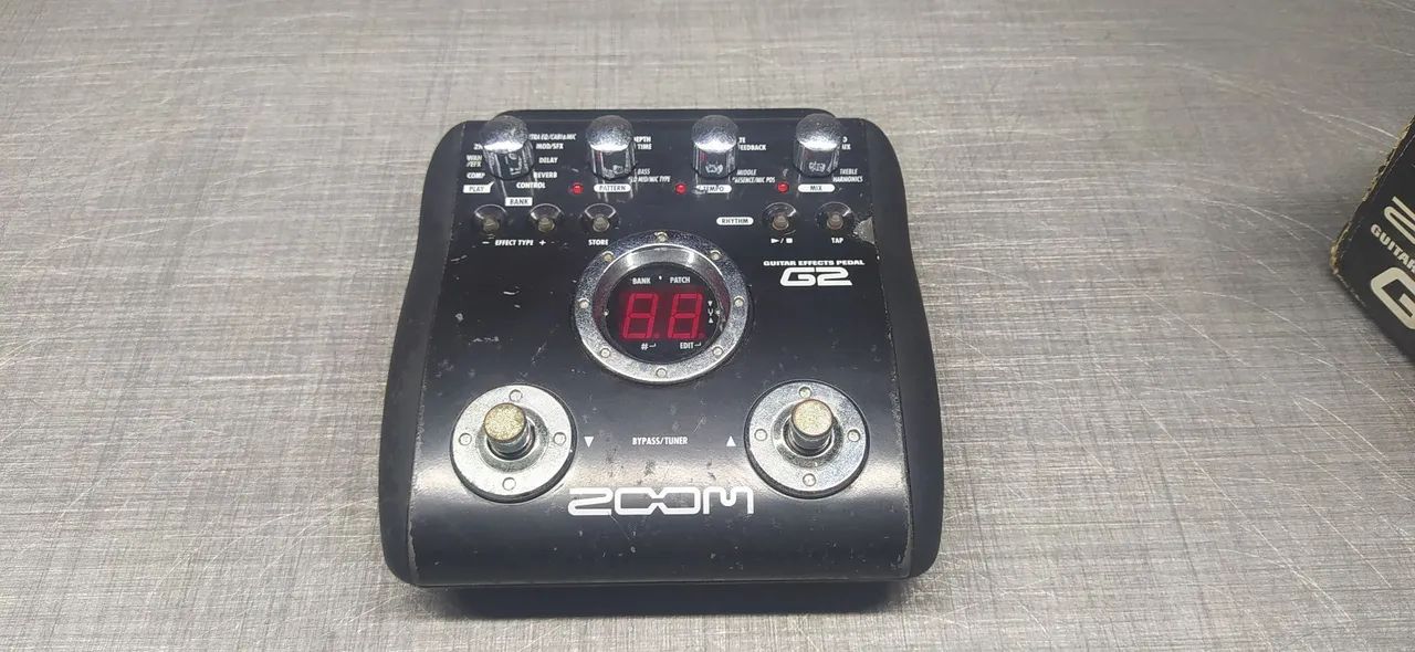 Pedaleira Zoom G2 completa