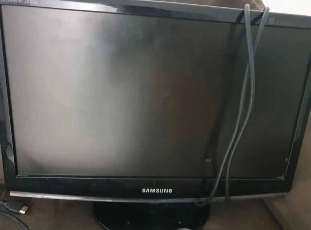 20 POLEGADAS MONITOR TV SAMSUMG SYNCMASTER 2033M, COM AÚDIO, MAS TELA LEVEMENTE COM FUNGOS - Foto 2