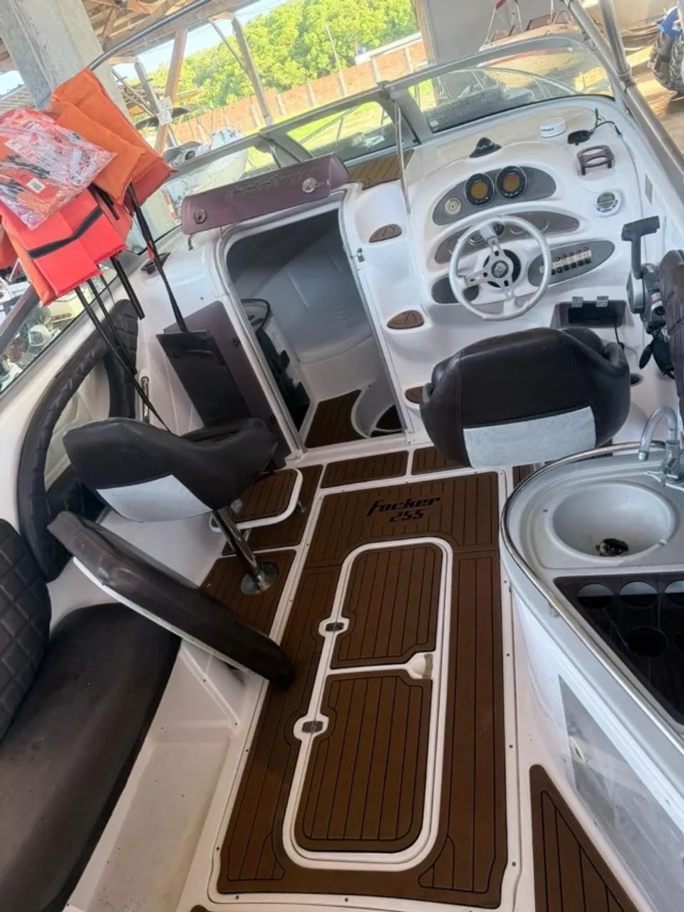 Focker 255 Motor 225HP Cabinada - Foto 5