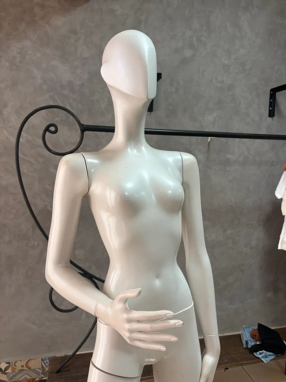 Manequim Feminino - Fibra de Vidro  - Foto 5