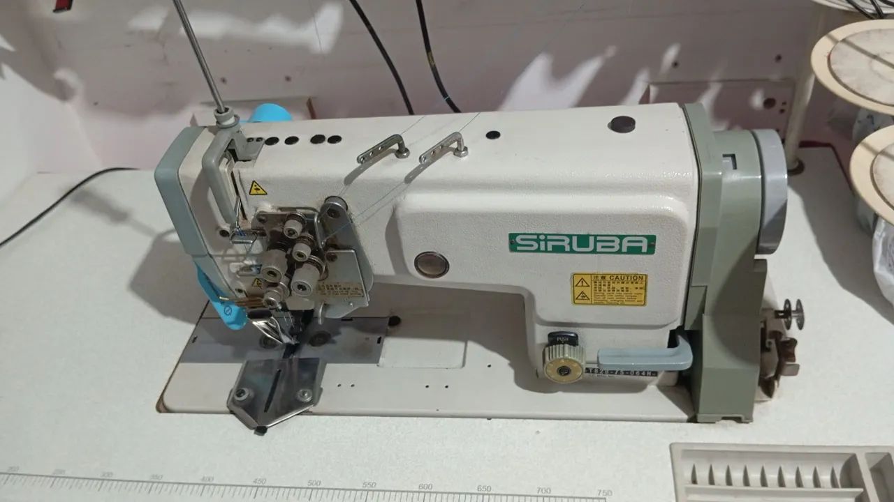 Máquina de costura preço abaixo da tabela,o valor de uma por aí é 5 , 6 mil