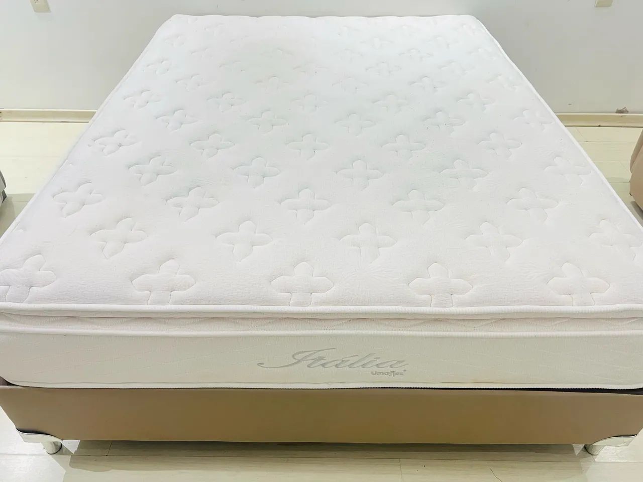 Cama box queen 