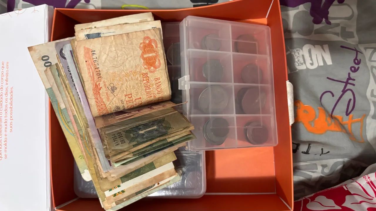 Coleção cédulas e moedas variadas - antigas e internacionais - Foto 2