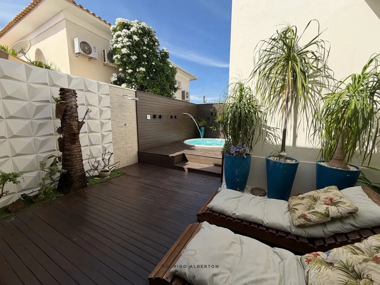 Casa Terrea, Cond Vistas, Mobiliada e Decorada, com 3 suítes, R$ 1.600.000