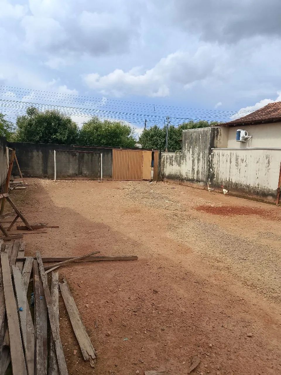TERRENO À VENDA