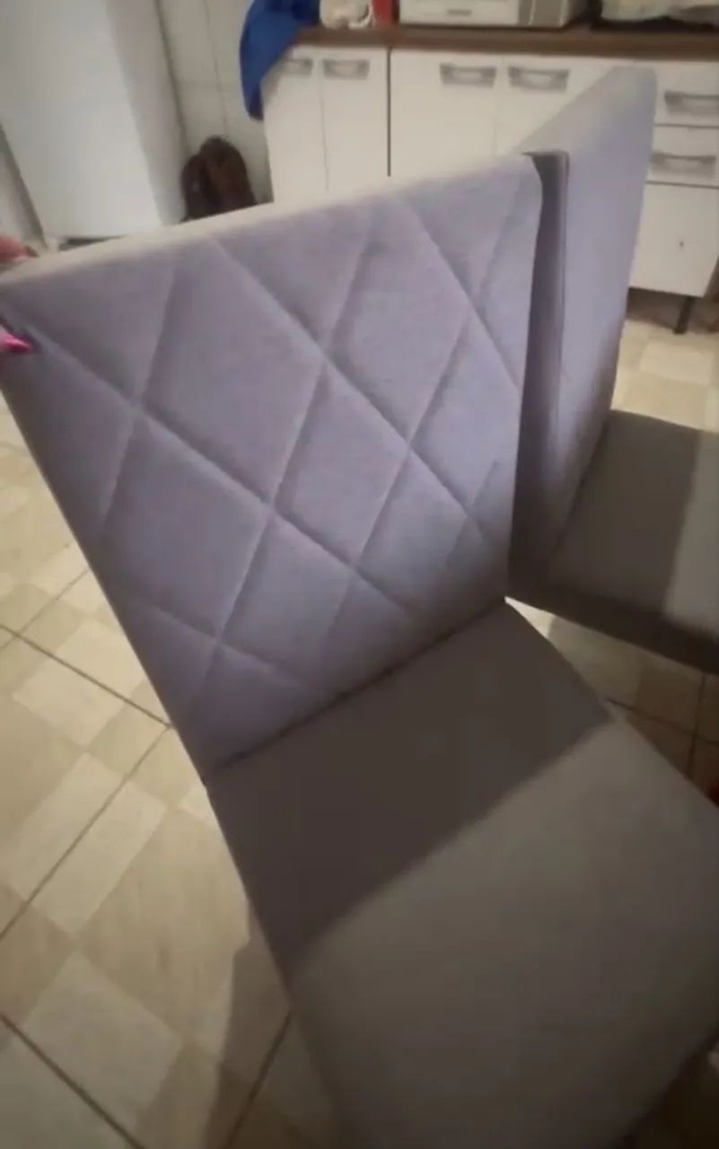 Mesa em MDF e vidro,com 6 cadeiras em estofados em perfeito estado  - Foto 3