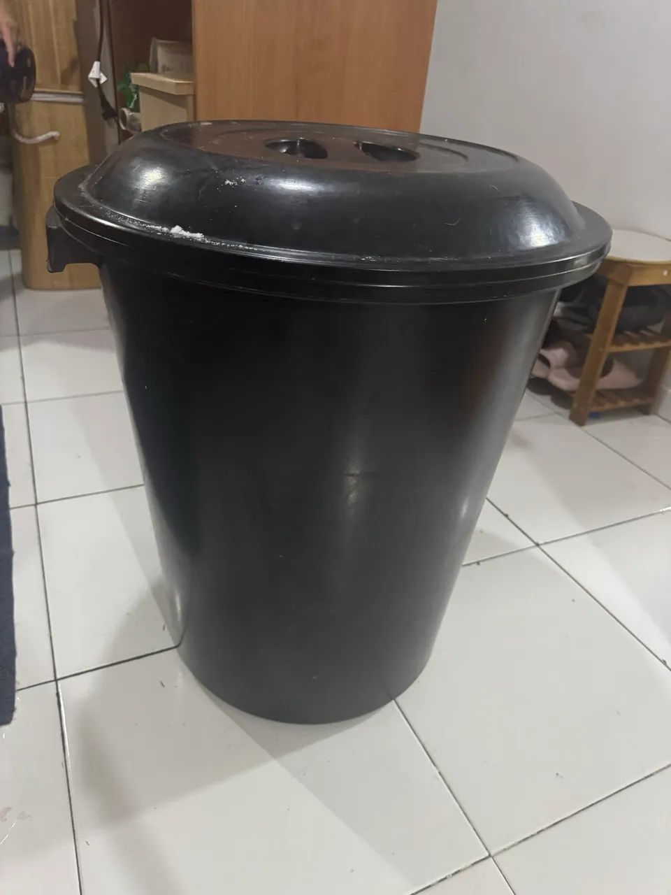 Vende-se cesto/lixeira de plástica de 200l - Foto 3