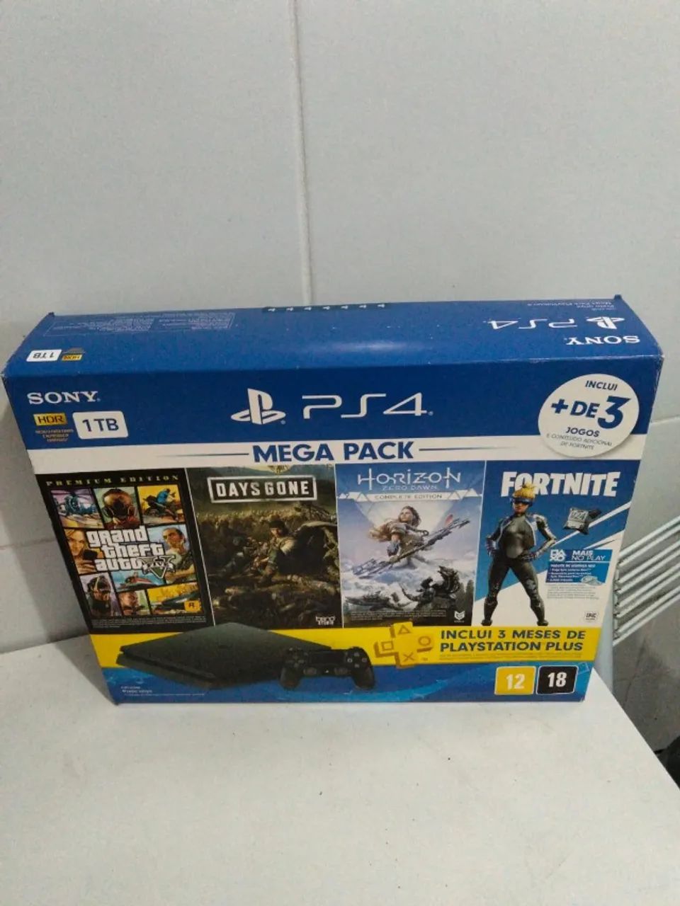 PS4 1TB + 2 controles - Foto 2
