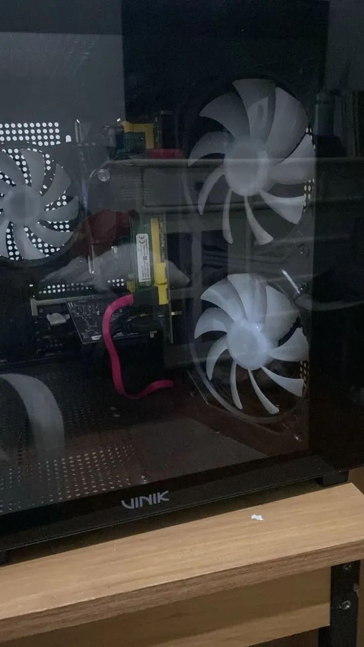 PC GAMER COM LED RGB - $250