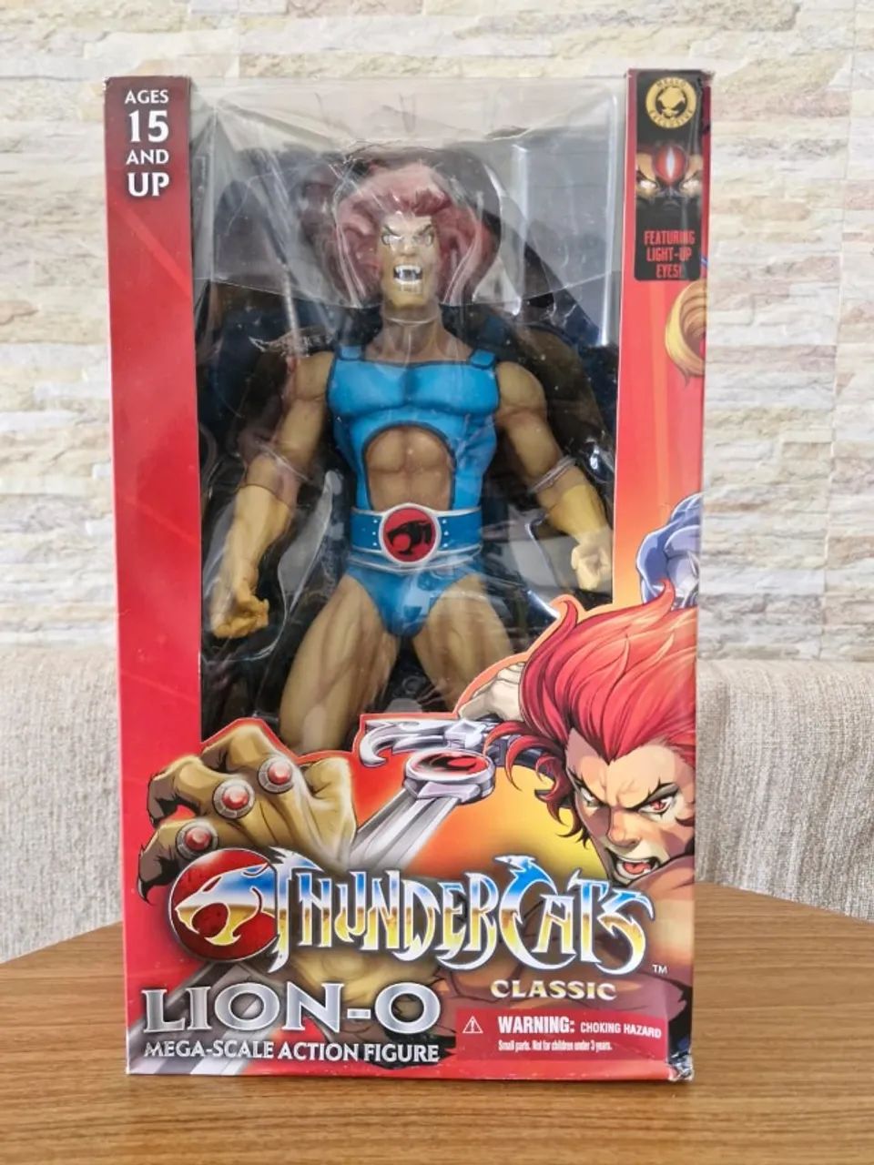 ThunderCats Classic - Lion-O Mega Scale Action Figure (Olhos com LED)