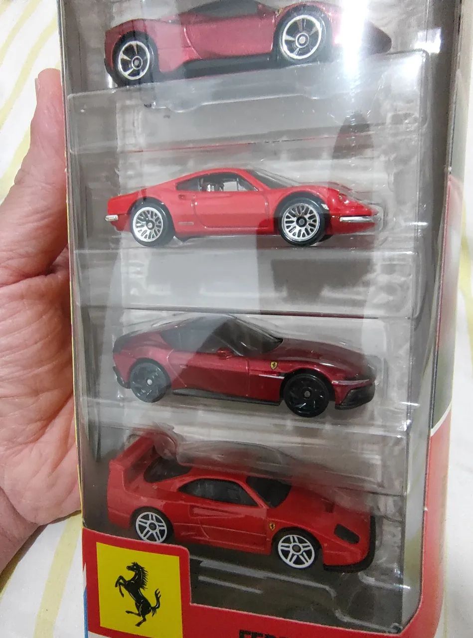 Kit 5 carrinhos Hotwheels  - Foto 2