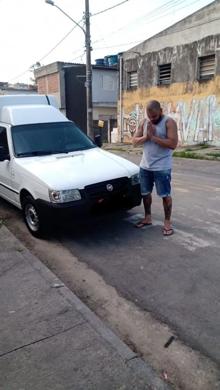 Faço fretes e carreto s
