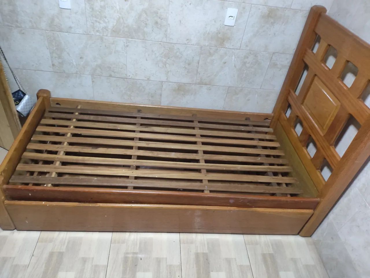 Bom cama de madeira  - Foto 4