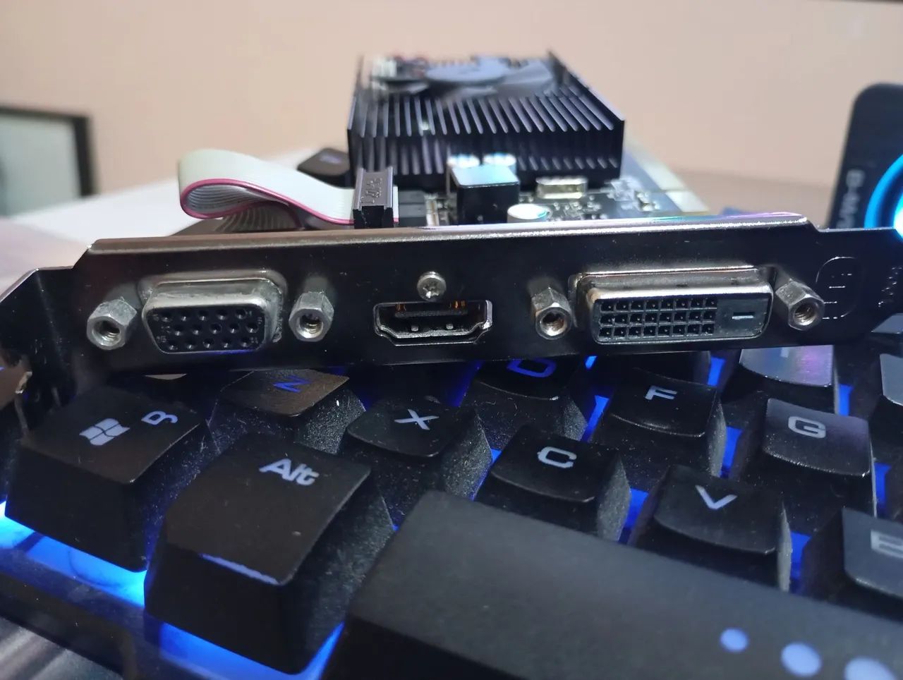 AMD Radeon R5 230 2GB - Foto 4