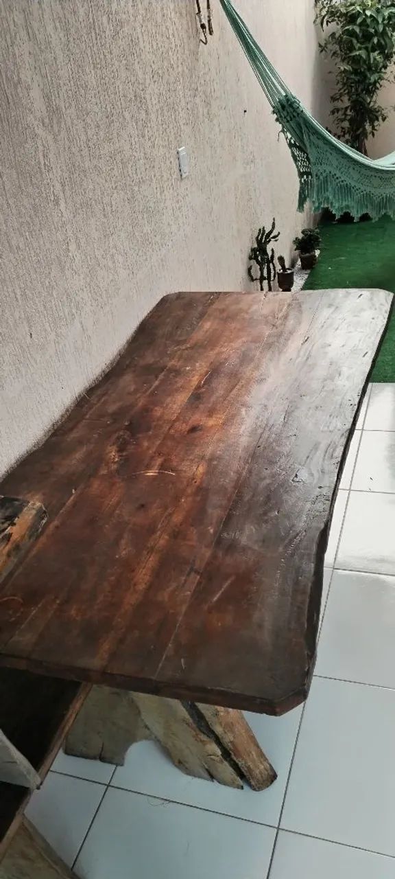 Mesa Rústica 185 X 80 com 2 bancos. R$ 2 mil