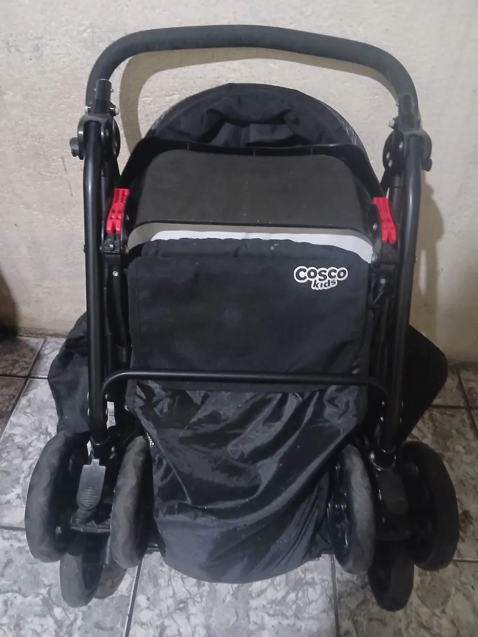 Carrinho de bebê cosco cor preta - Foto 4