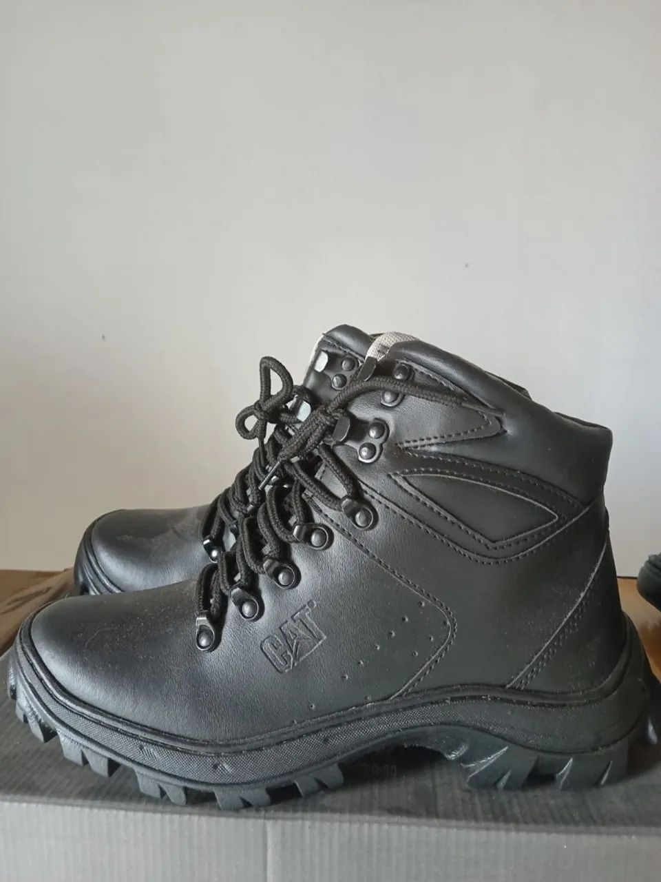 Bota Caterpillar Tam 39/40 pegar Havan ou posto canaã 