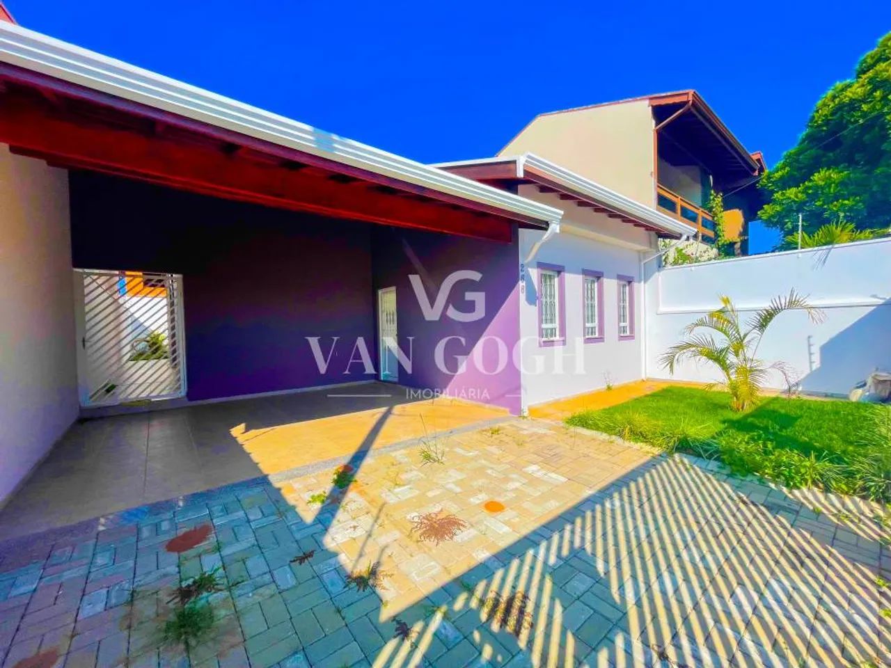 Casa Térrea à Venda em Holambra com 3 Quartos, Suíte e Quintal Gramado