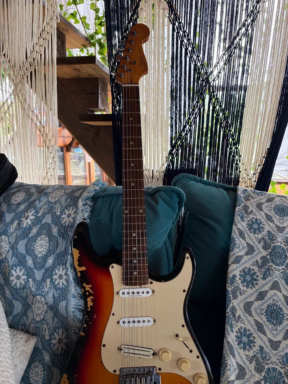 Guitarra Strato Shelter - com ups  - Foto 2