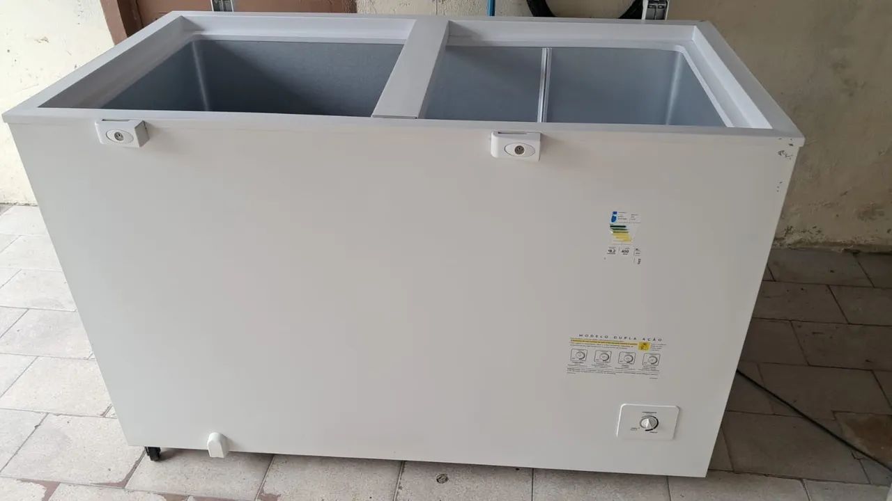 Freezer semi novo 