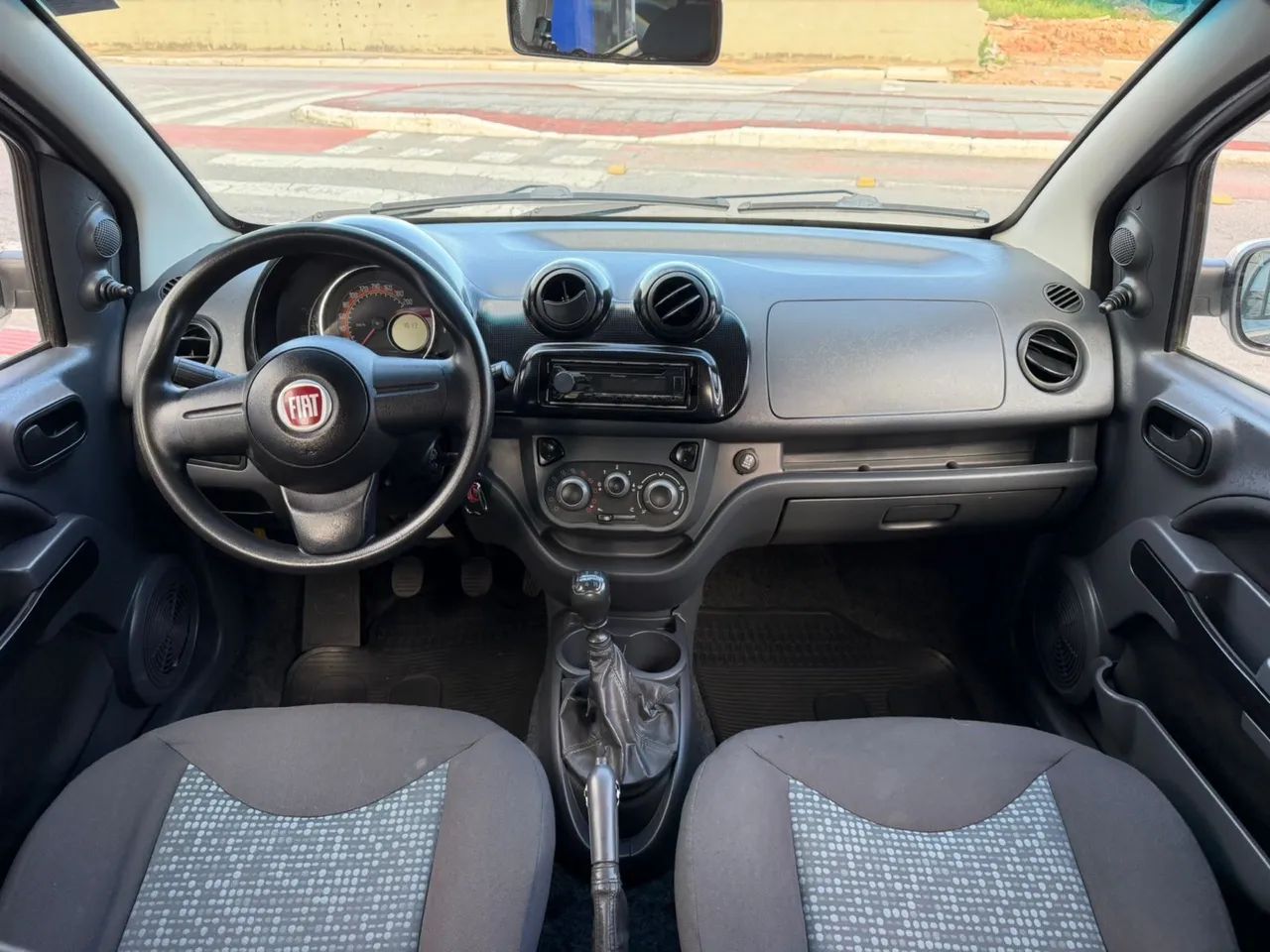 Fiat Uno Attractive 1.4 EVO Fire Flex 8V 4P 2011 - Foto 5