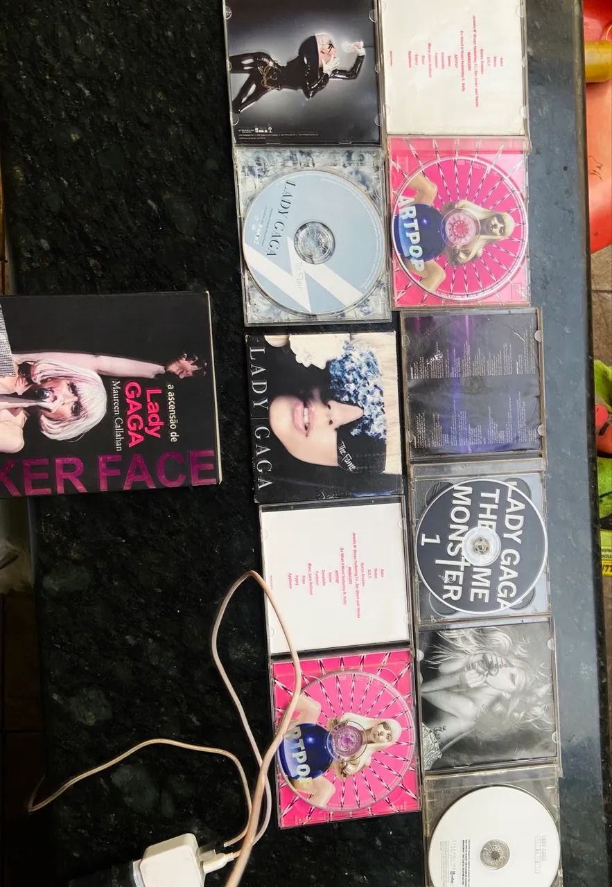 COLEÇÃO LADY GAGA - CDs E LIVRO - Foto 2