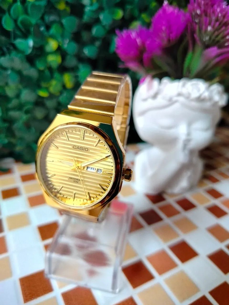 Casio retrô dourado 