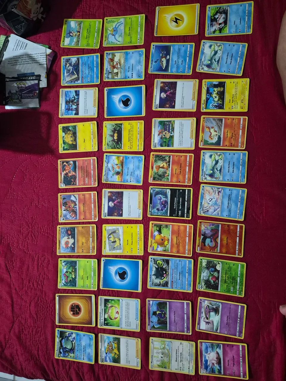 Lata pokemon com 116 cartas  - Foto 4
