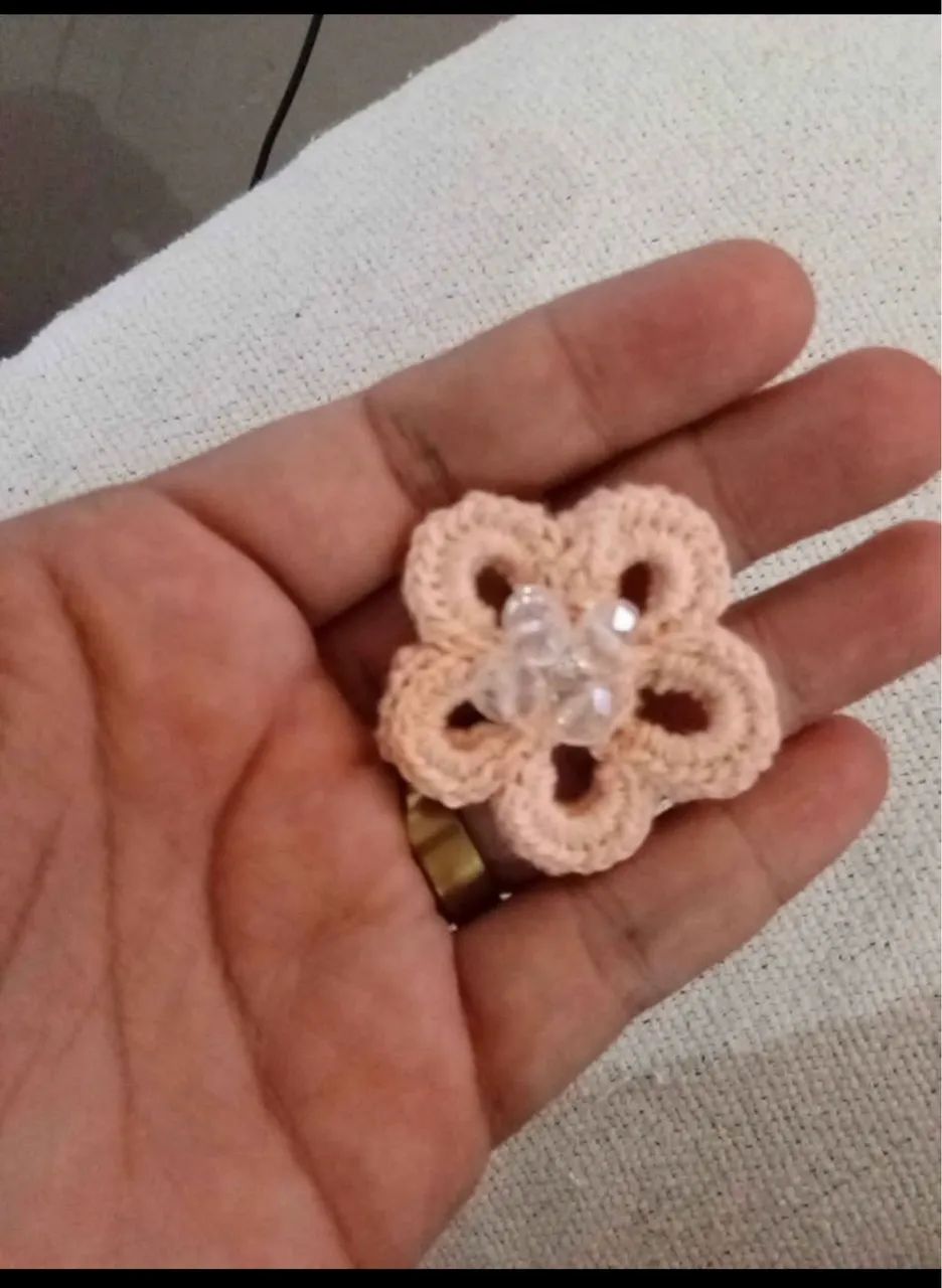 Kit 6 presilhas com flores de Croche e cristais - feitos a mão - Foto 3