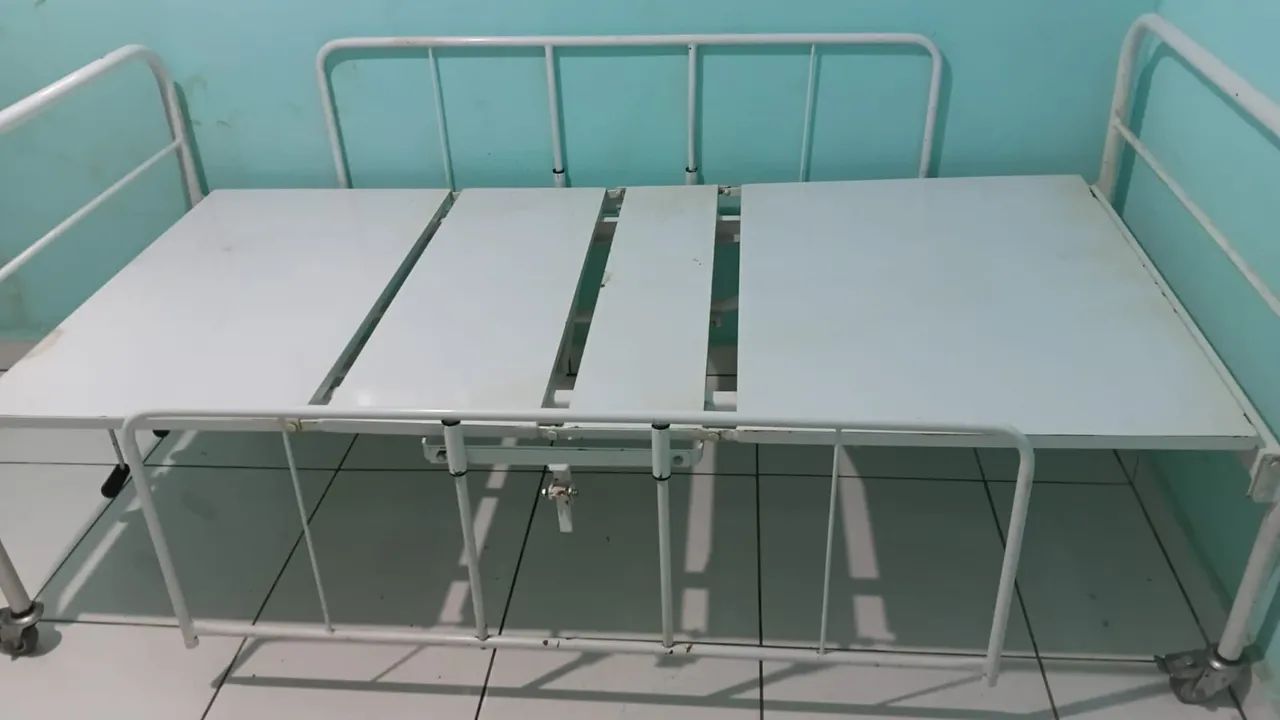 08Maca hospitalar articulada com colchão impermeável 