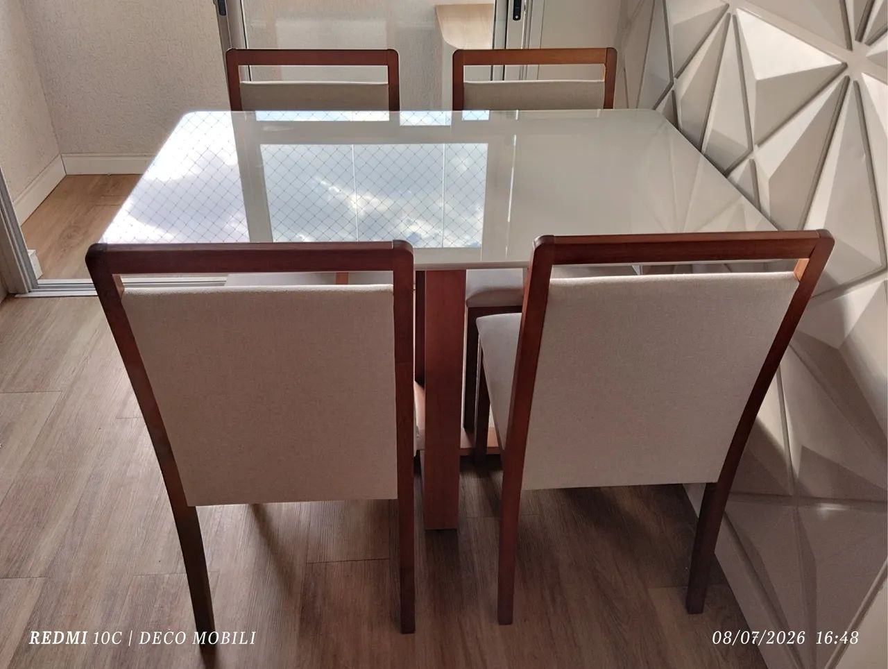 Mesa nova com cadeiras de madeira  - Foto 3