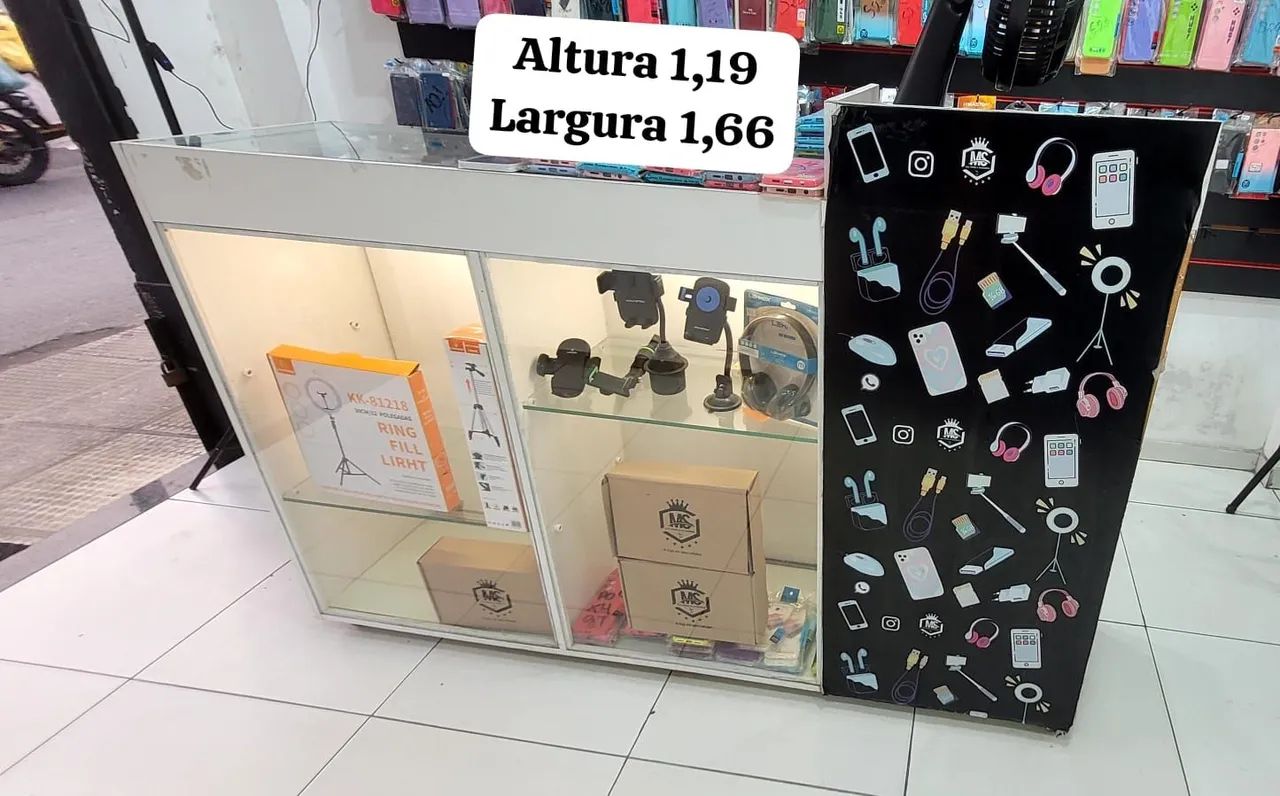 Balcão com vitrine para loja 