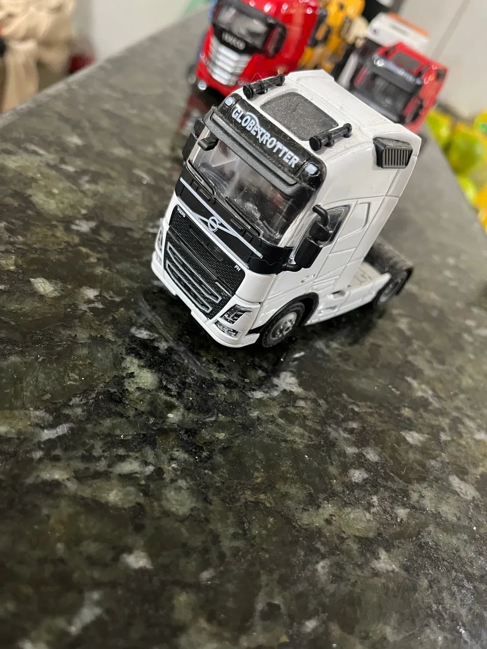 Caminhões Scania, Volvo - Foto 5