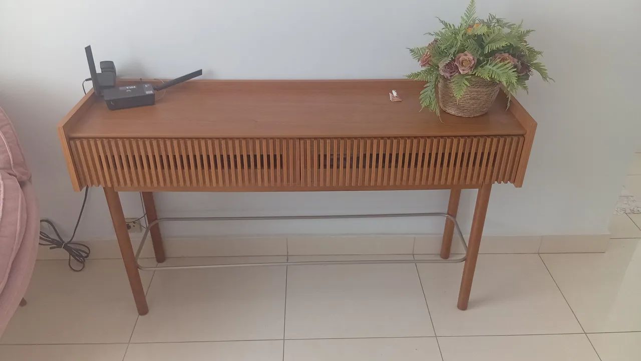 Mesa de sala madeira com gavetas