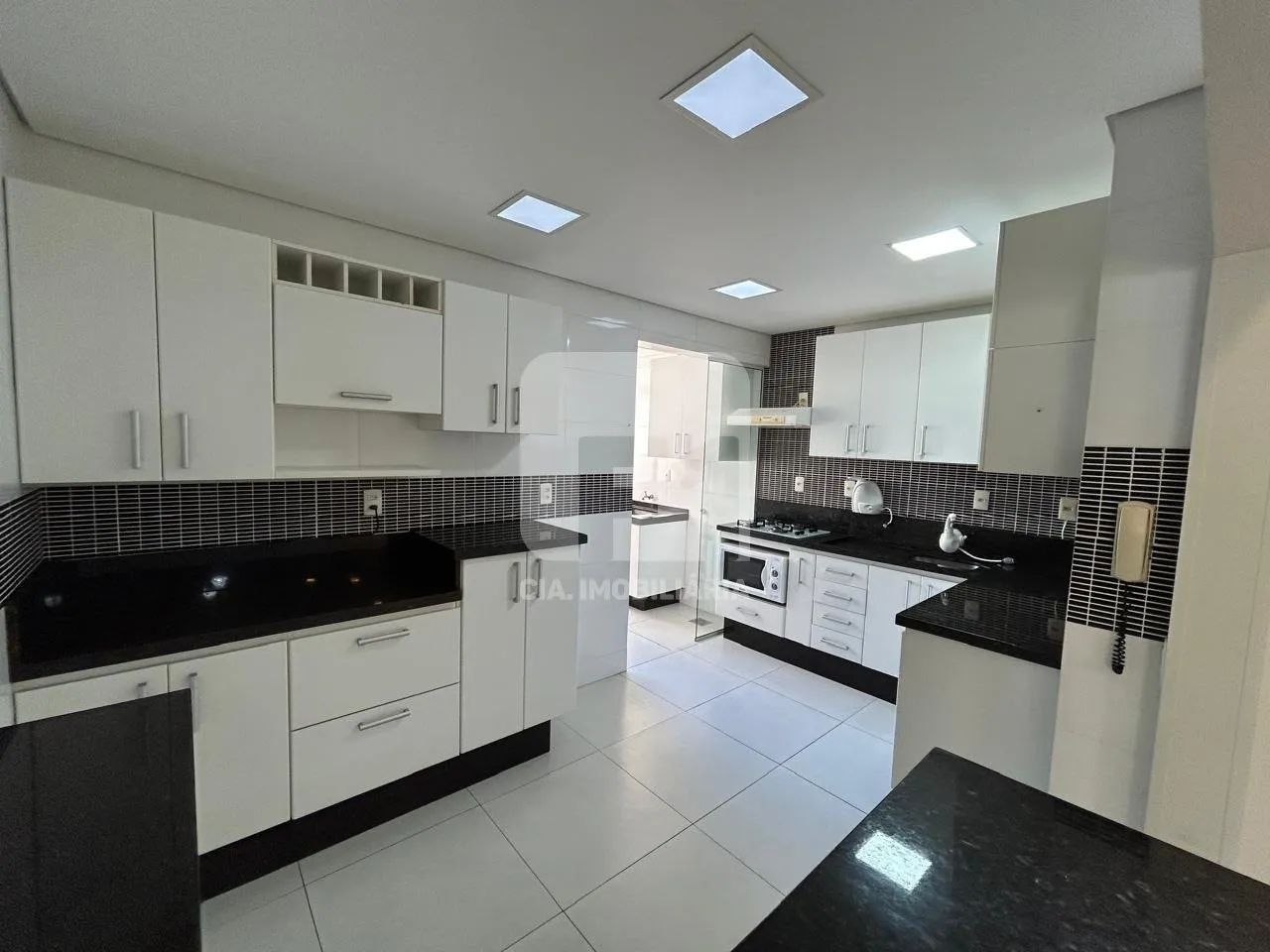 Apartamento de 3 dormitórios à venda na Carvoeira - Foto 2