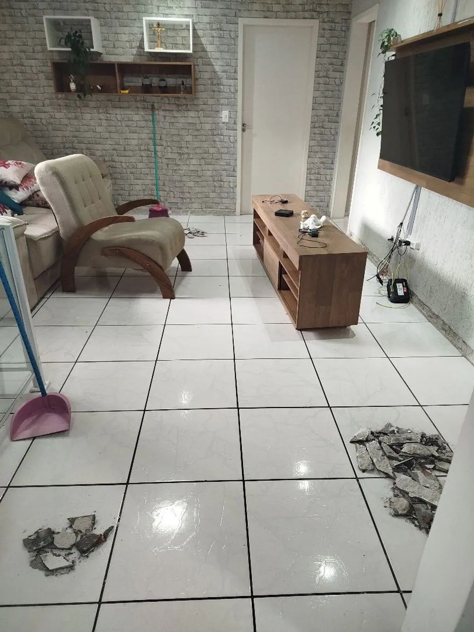 Piso laminado é dapes. 