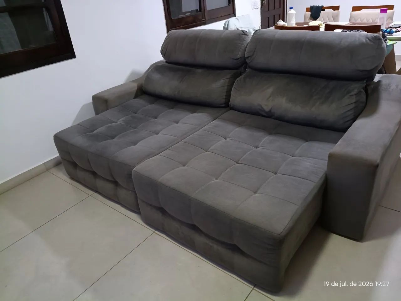 Vendo sofá retrátil de molas 2,40 m - Foto 3