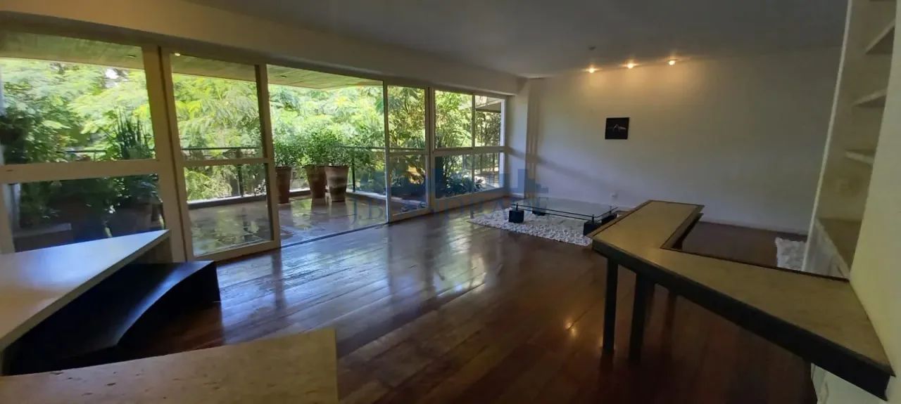 Apartamento frontal com 169m², 3 quartos, próximo a praia e Hortifruti