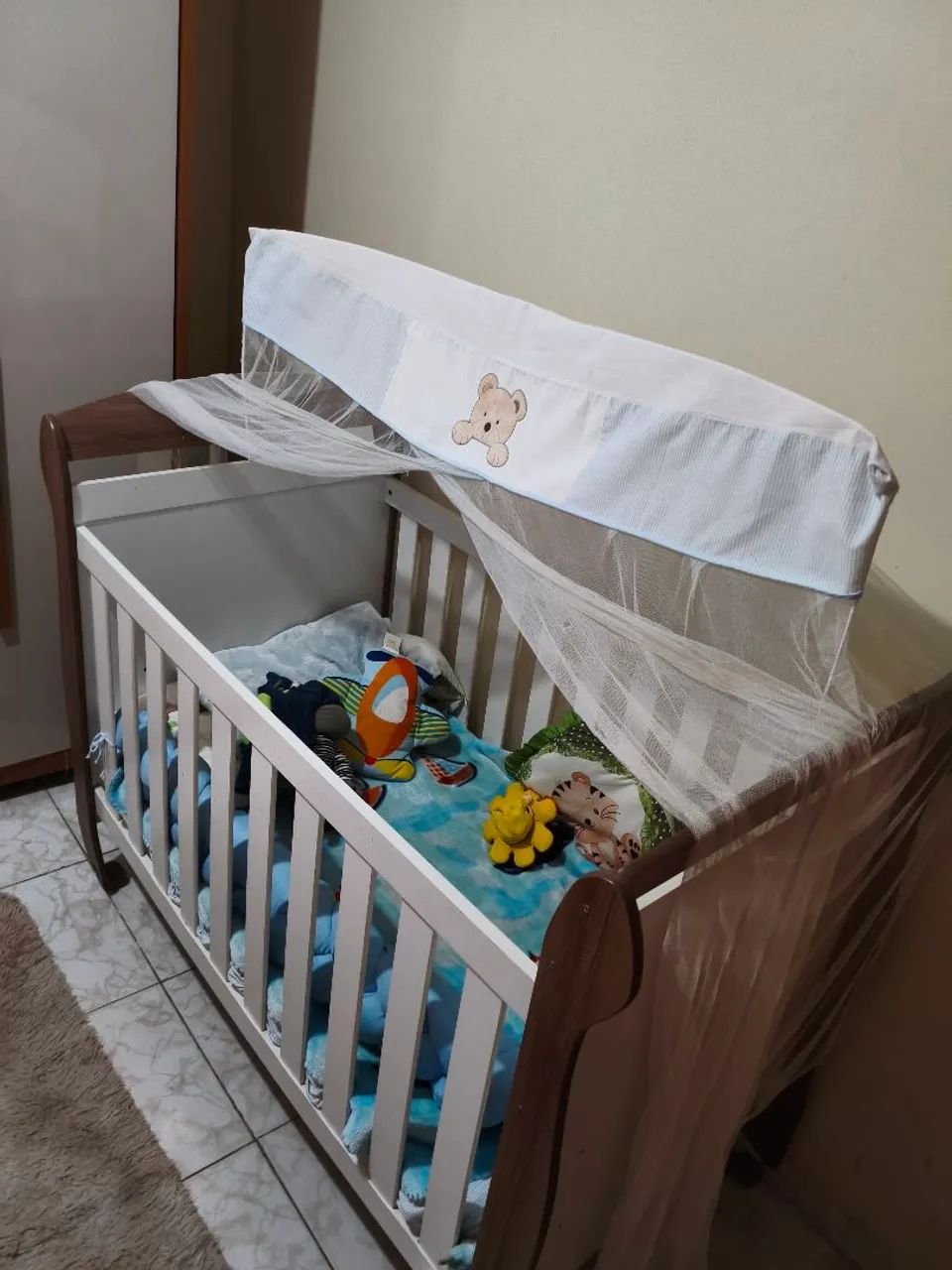 Berço MDF com rodinhas 