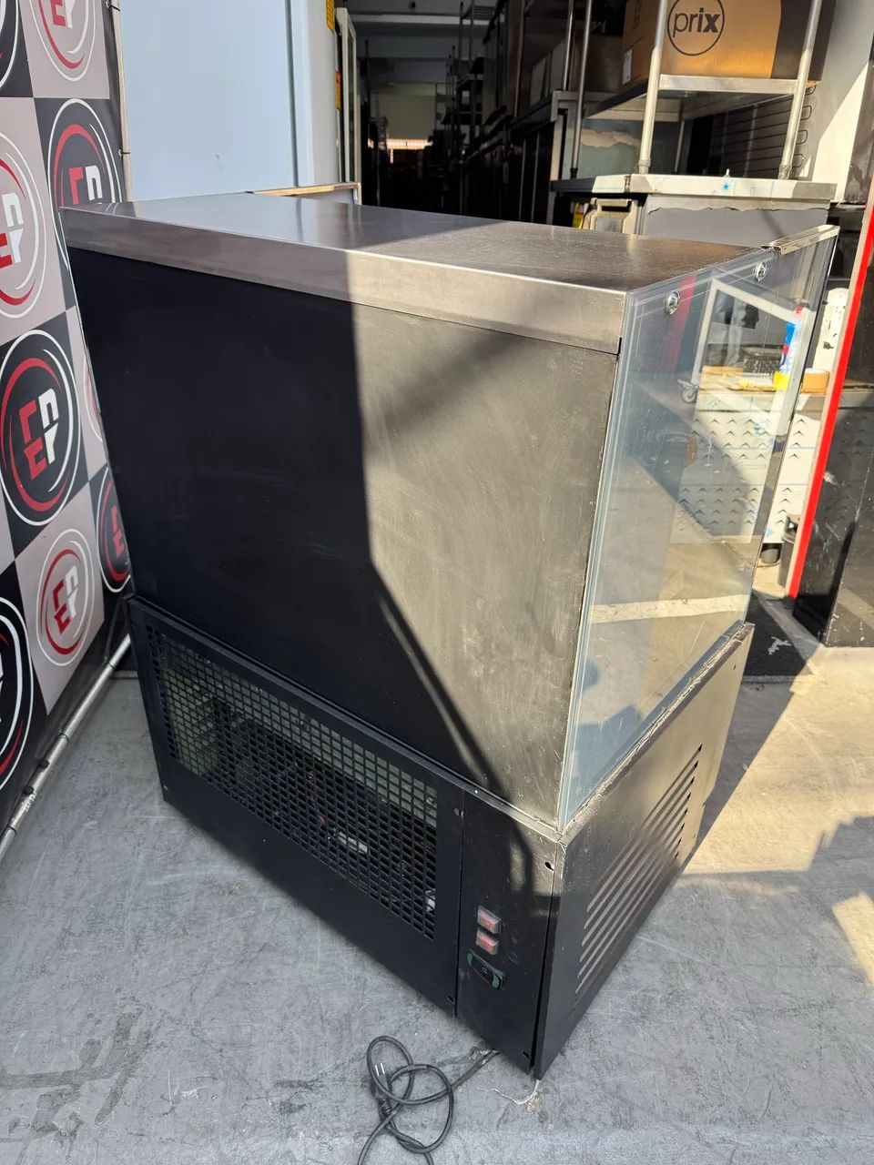 VENDO UMA VITRINE EXPOSITORA ABERTA SEMI NOVA - Foto 4