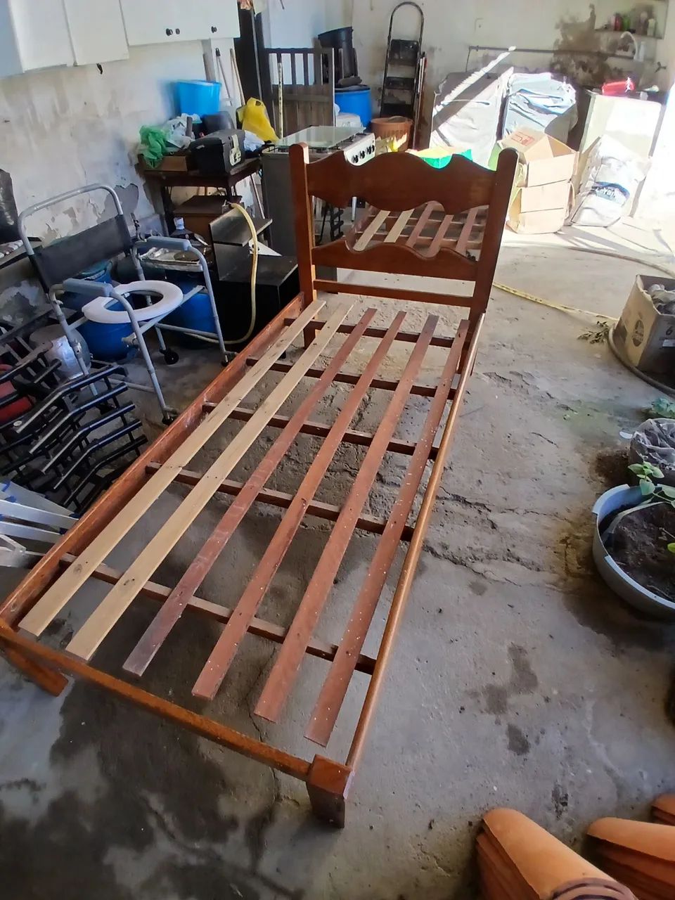 Cama solteiro de madeira com espelho - Foto 2