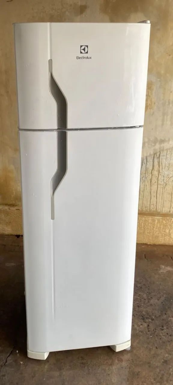 Geladeira eletrolux 220 semi nova - Foto 4