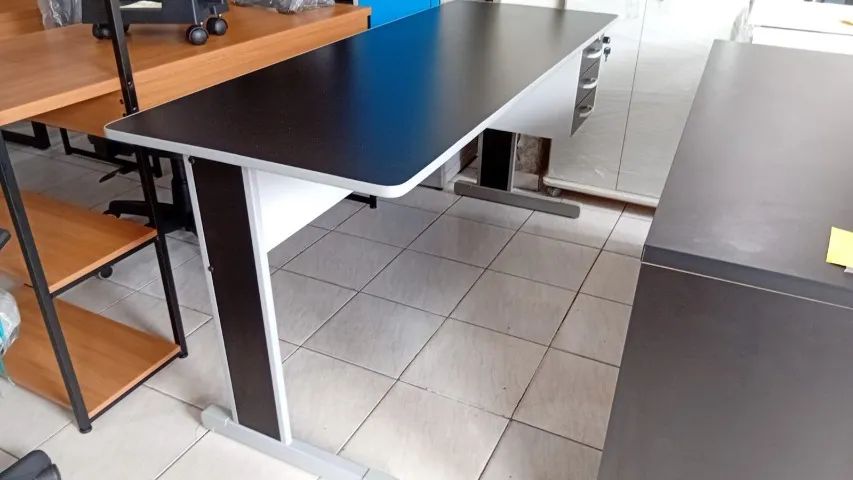 Mesa para escritório 1.60m   - Foto 3