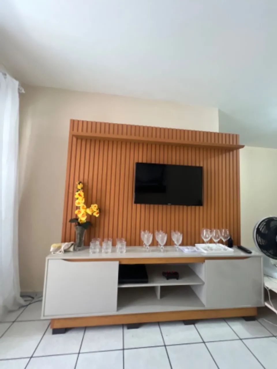     Painel Ripado com Rack para TV - Estilo Moderno - Foto 2