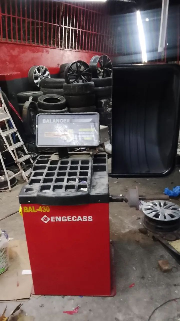 Máquina de balancear roda 