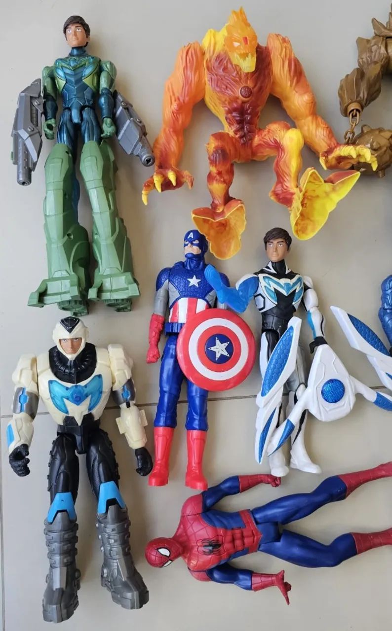 lote de bonecos marvel e max steel - Foto 2